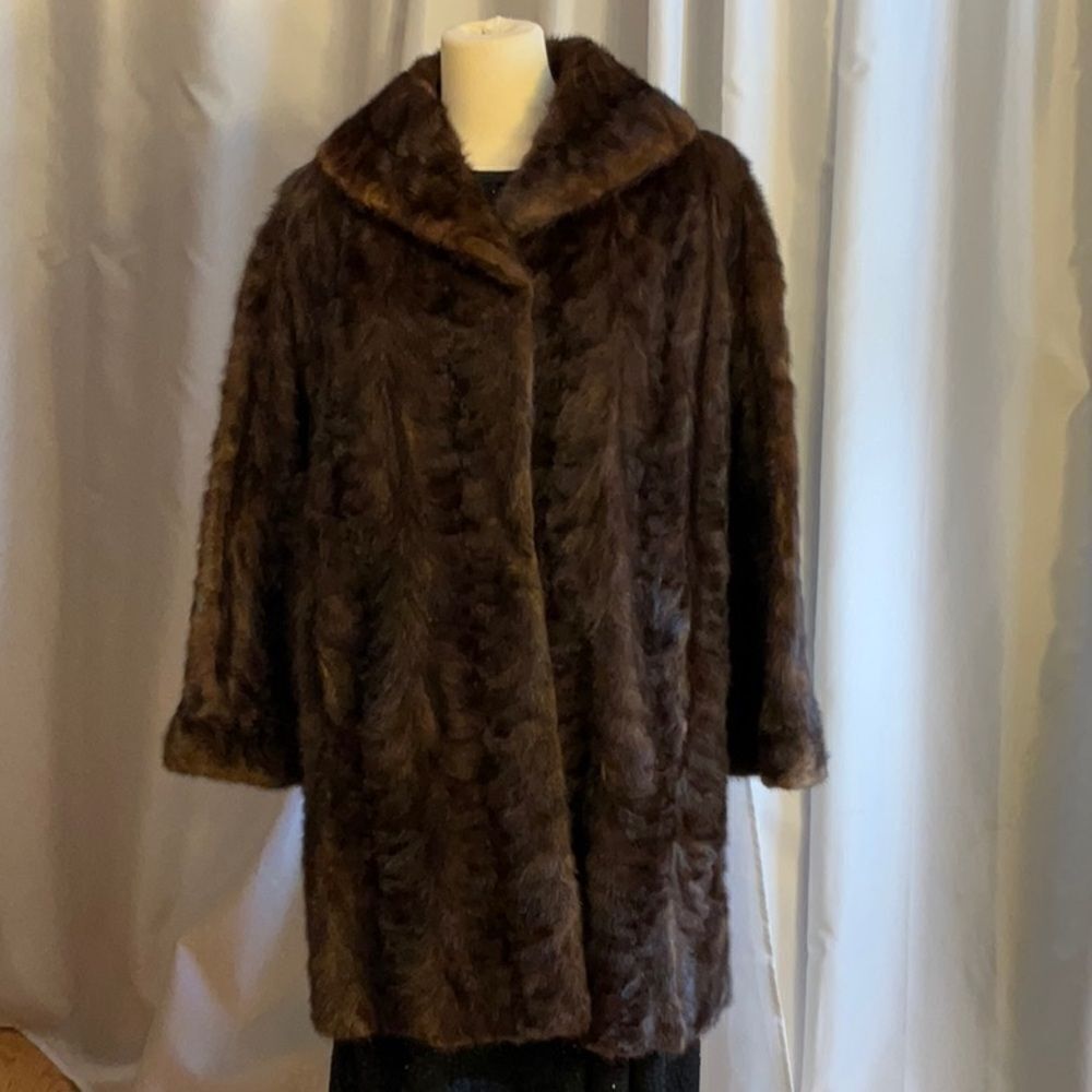 VINTAGE FUR COAT in size 10 to 12 in brown